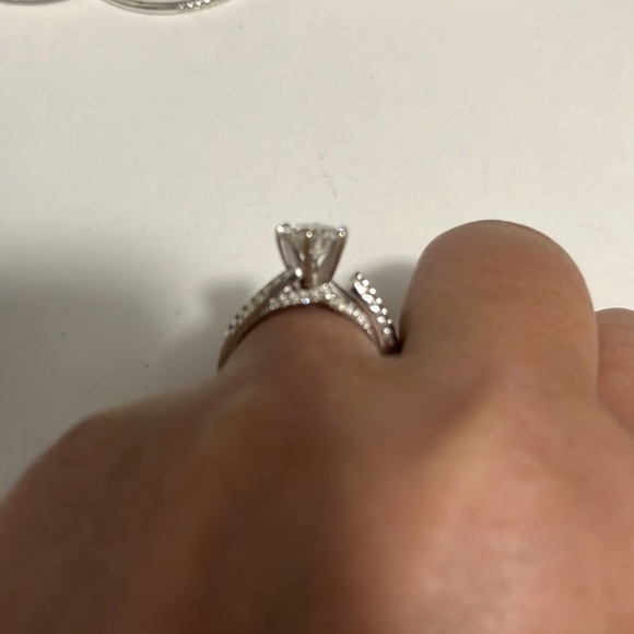 Bridal set with appraisal - Picture 2 of 8